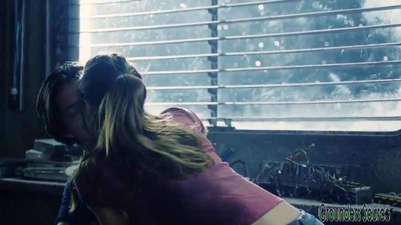 The 100 Gag Reel Captures Season Two DVD Extras-508
