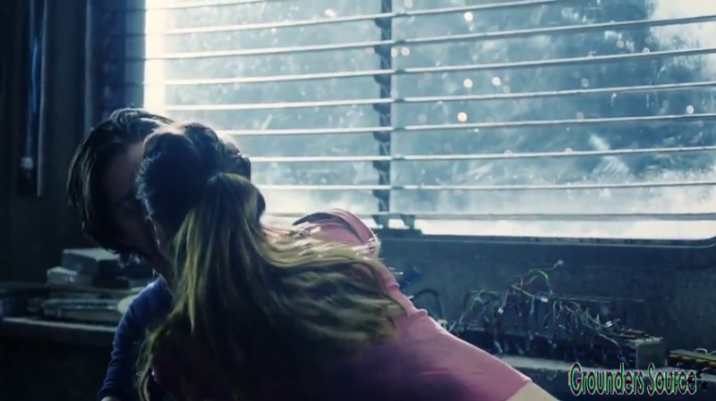The 100 Gag Reel Captures Season Two DVD Extras-507
