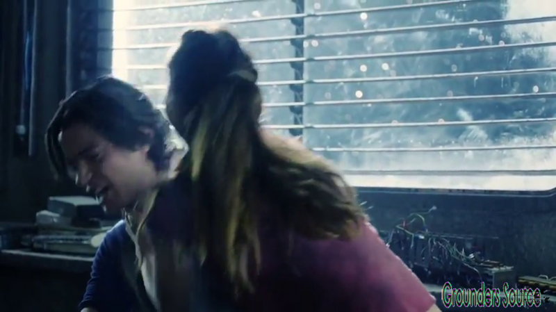The 100 Gag Reel Captures Season Two DVD Extras-506
