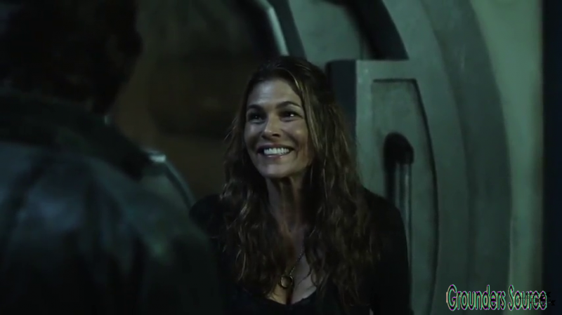 The 100 Gag Reel Captures Season Two DVD Extras-494
