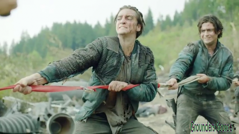 The 100 Gag Reel Captures Season Two DVD Extras-463
