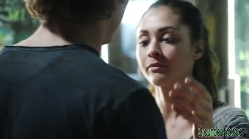 The 100 Gag Reel Captures Season Two DVD Extras-435
