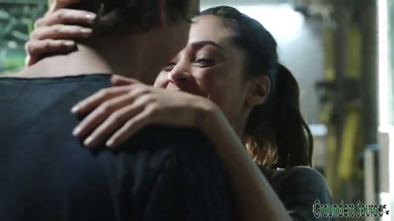 The 100 Gag Reel Captures Season Two DVD Extras-423
