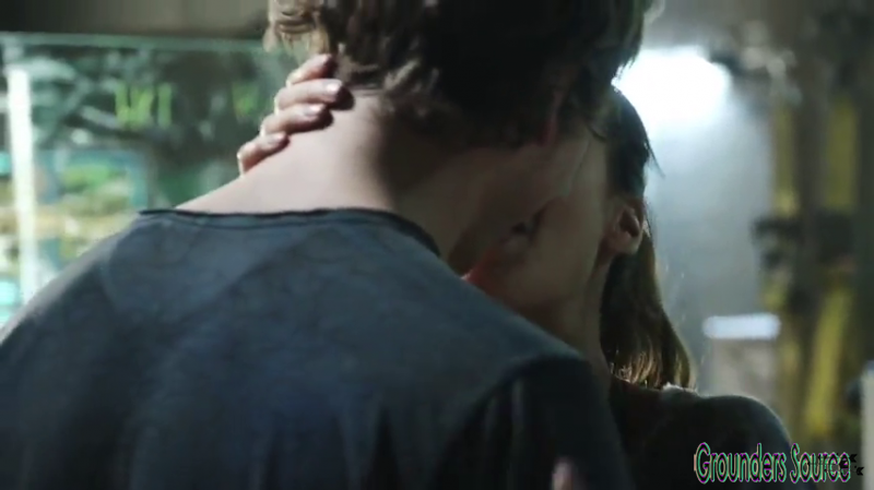 The 100 Gag Reel Captures Season Two DVD Extras-421
