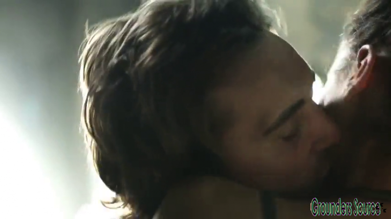 The 100 Gag Reel Captures Season Two DVD Extras-405
