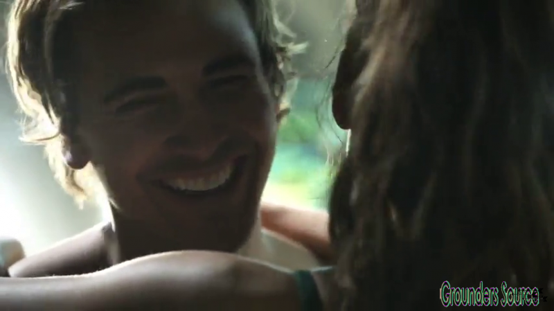 The 100 Gag Reel Captures Season Two DVD Extras-349

