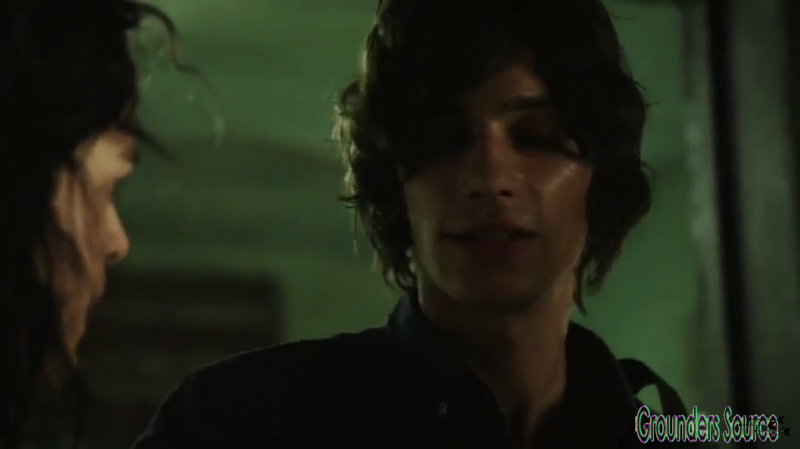 The 100 Gag Reel Captures Season Two DVD Extras-302
