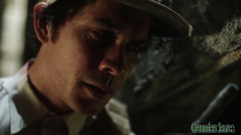 The 100 Gag Reel Captures Season Two DVD Extras-254
