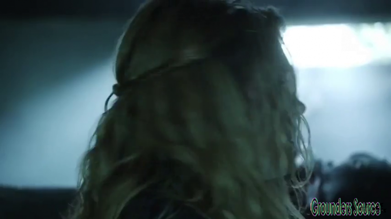 The 100 Gag Reel Captures Season Two DVD Extras-231
