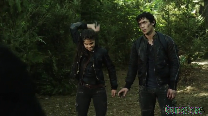The 100 Gag Reel Captures Season Two DVD Extras-172
