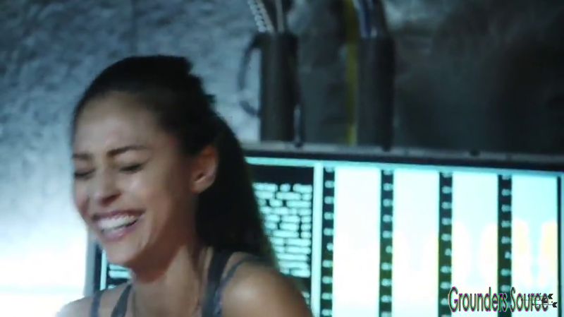 The 100 Gag Reel Captures Season Two DVD Extras-123

