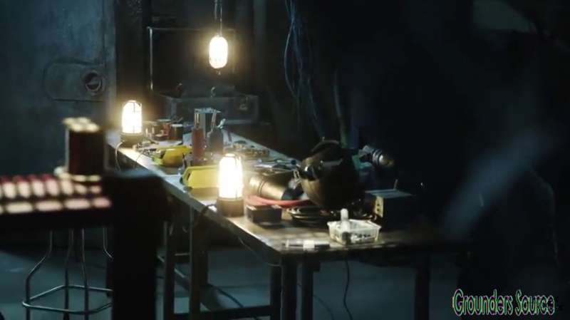 The 100 Gag Reel Captures Season Two DVD Extras-113

