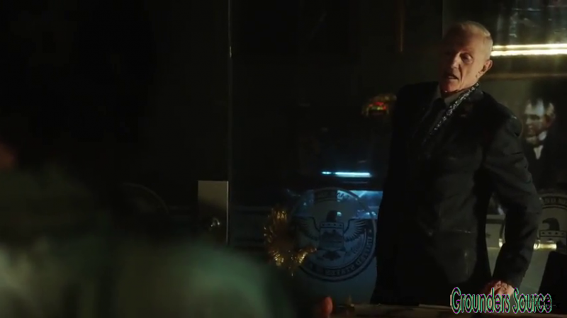The 100 Gag Reel Captures Season Two DVD Extras-89
