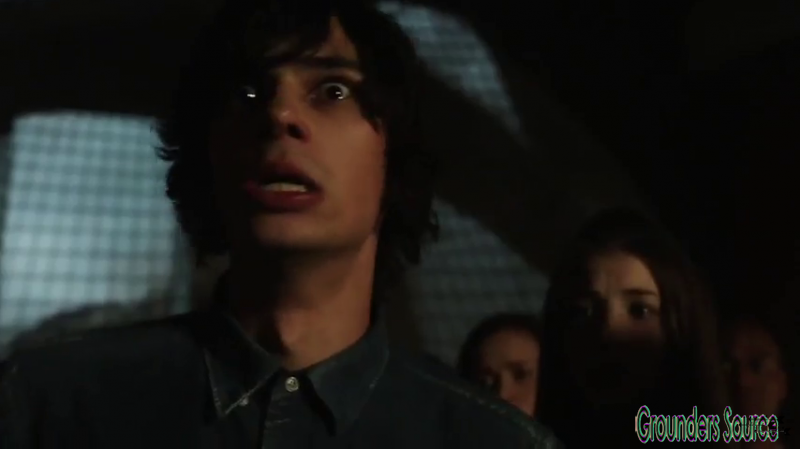 The 100 Gag Reel Captures Season Two DVD Extras-65
