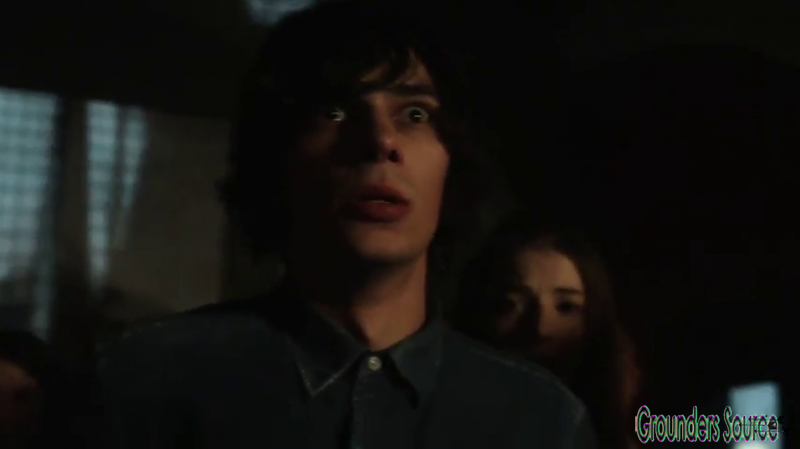 The 100 Gag Reel Captures Season Two DVD Extras-63
