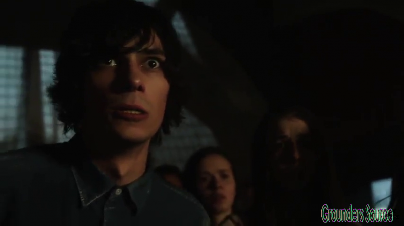 The 100 Gag Reel Captures Season Two DVD Extras-59
