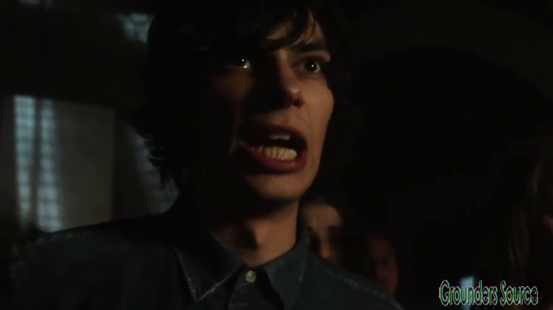 The 100 Gag Reel Captures Season Two DVD Extras-56
