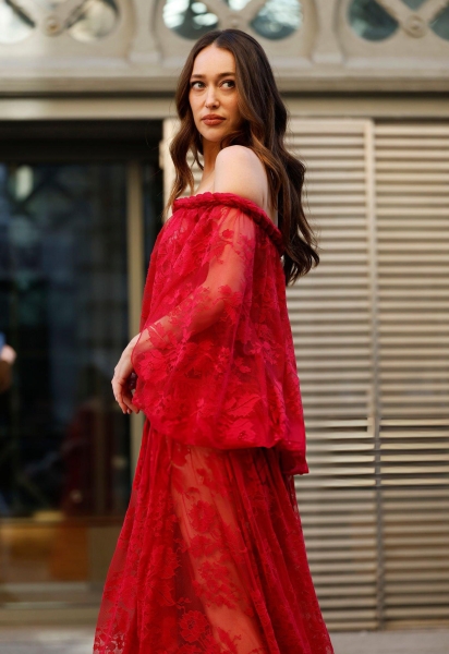Keywords: Alycia Debnam-C