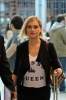 Eliza-Taylor-Arriving-in-Vancouver--10.jpg