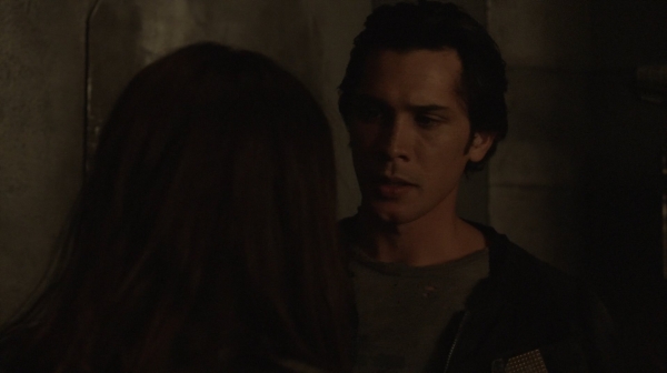 The 100 Season One Episode One Pilot Captures-2208
