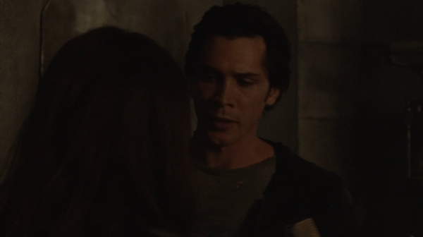 The 100 Season One Episode One Pilot Captures-2207
