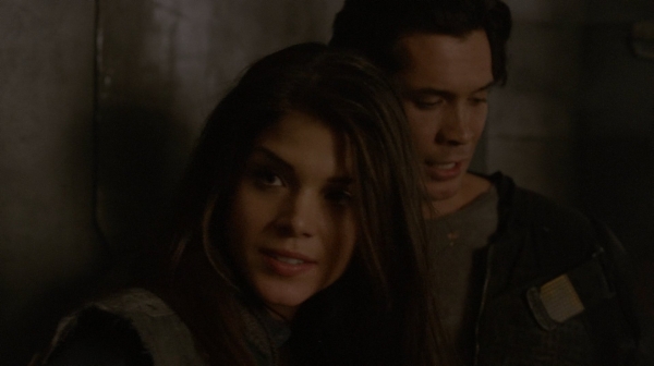 The 100 Season One Episode One Pilot Captures-2198
