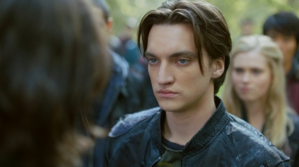 The 100 Season One Episode One Pilot Captures-1825
