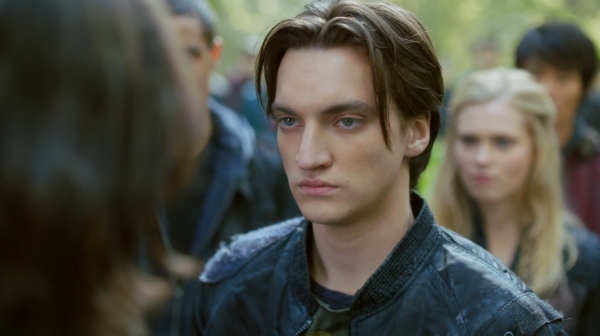 The 100 Season One Episode One Pilot Captures-1823

